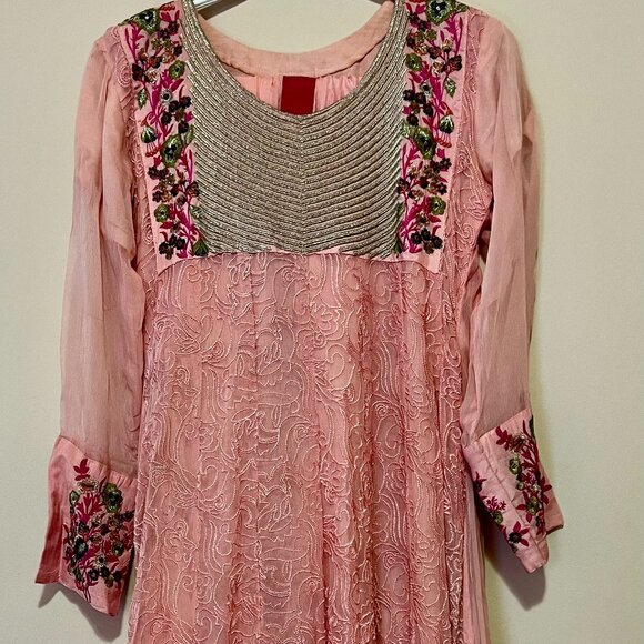3 Piece Chiffon Fully Embroidered Pink Suit - Pakistani/Indian - Picture 1 of 6